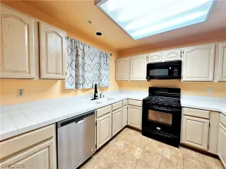 Photo #4: 2786400 Listing