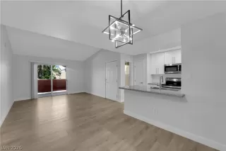 Photo #4: 2786703 Listing