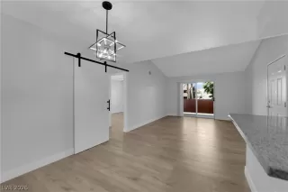 Photo #5: 2786703 Listing