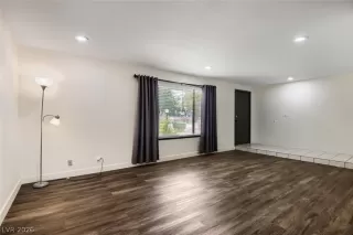 Photo #3: 2786704 Listing