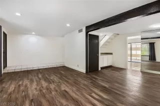 Photo #4: 2786704 Listing