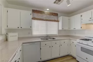 Photo #6: 2786711 Listing