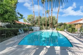 Photo #3: 2786862 Listing