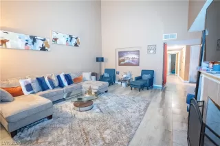 Photo #4: 2786862 Listing