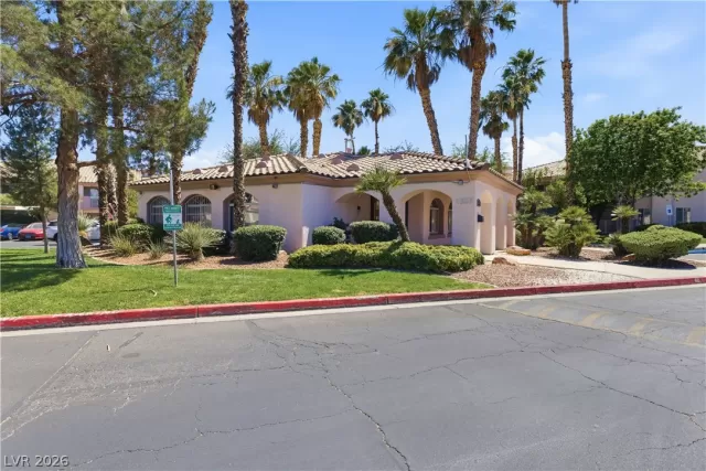 MLS: 2786872 Condo For Sale
