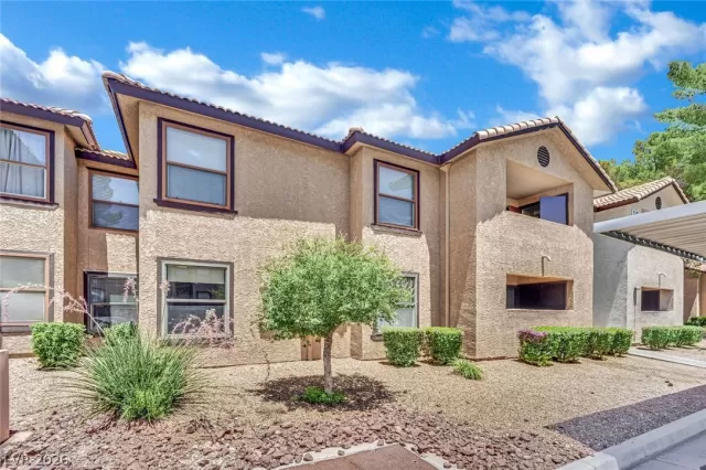 MLS: 2786958 Condo For Sale