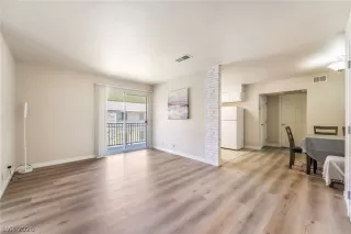 Photo #4: 2787009 Listing