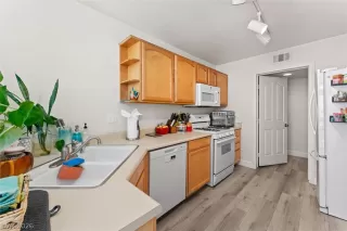 Photo #3: 2787029 Listing