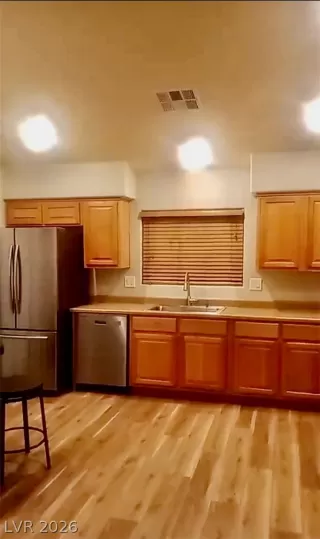 Photo #6: 2787295 Listing