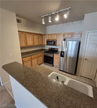 Photo #5: 2787357 Listing