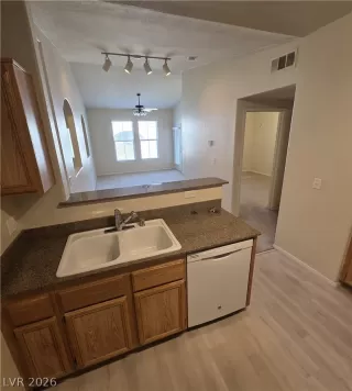 Photo #6: 2787357 Listing