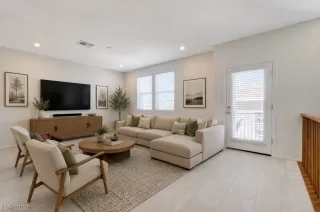 Photo #2: 2787379 Listing