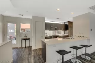Photo #5: 2787522 Listing