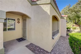 Photo #3: 2787523 Listing