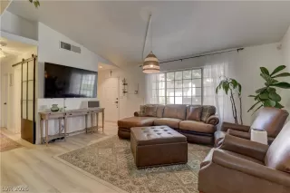 Photo #5: 2787548 Listing