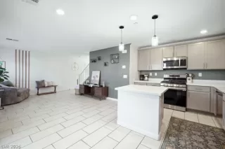 Photo #4: 2787572 Listing