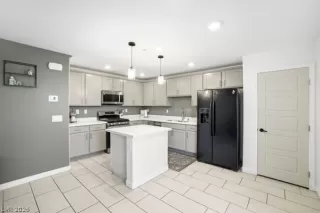 Photo #5: 2787572 Listing
