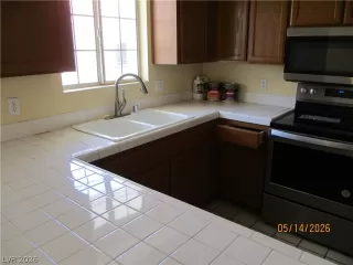 Photo #2: 2787603 Listing