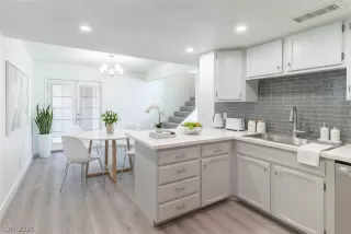 Photo #2: 2787652 Listing