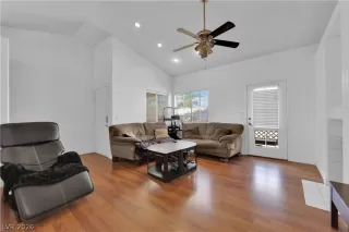 Photo #6: 2787674 Listing