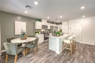 Photo #6: 2787721 Listing