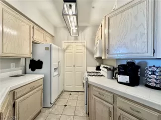 Photo #6: 2787791 Listing