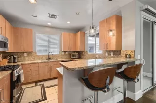Photo #5: 2787800 Listing