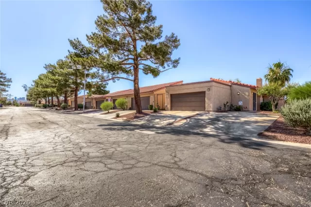 MLS: 2787801 Condo For Sale