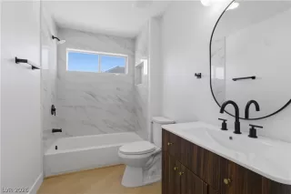 Photo #5: 2787887 Listing