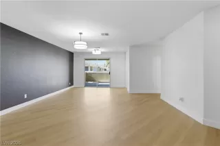 Photo #6: 2787887 Listing