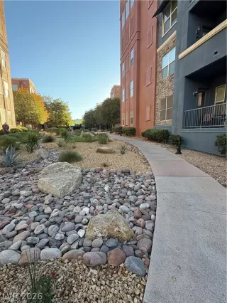 Photo #2: 2787959 Listing