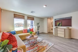 Photo #4: 2787974 Listing