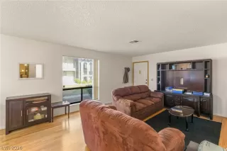 Photo #2: 2787986 Listing