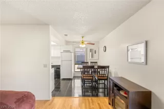 Photo #4: 2787986 Listing