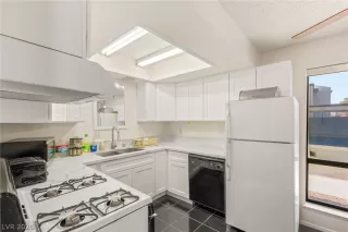 Photo #5: 2787986 Listing
