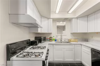 Photo #6: 2787986 Listing