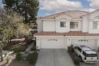 Photo #2: 2788036 Listing