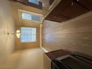 Photo #5: 2788216 Listing 