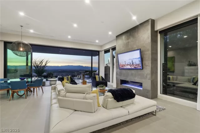 MLS: 2788260 Condo For Sale
