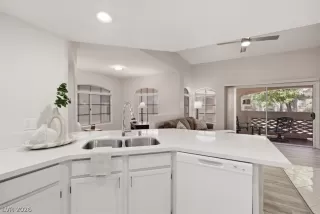 Photo #2: 2788326 Listing