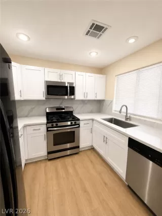 Photo #3: 2788419 Listing