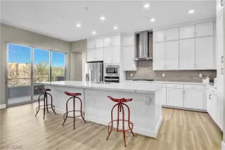 Photo #1: 2788940 Listing 