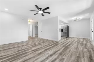 Photo #4: 2788983 Listing