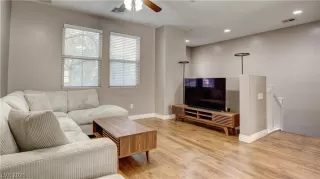 Photo #6: 2788999 Listing