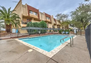 Photo #3: 2789028 Listing 