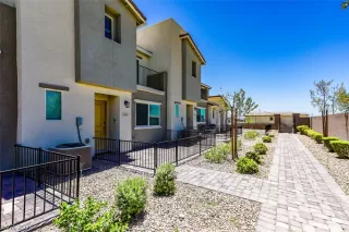 Photo #2: 2789378 Listing