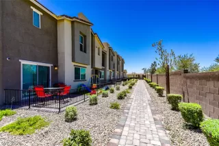 Photo #3: 2789378 Listing