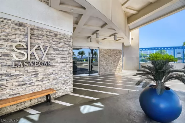MLS: 2789500 Condo For Sale