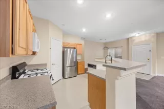 Photo #4: 2789698 Listing