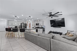 Photo #4: 2789842 Listing